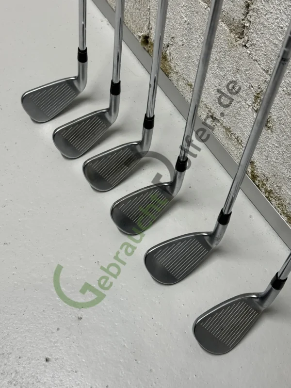 Detailaufnahme gebrauchter Golfschläger